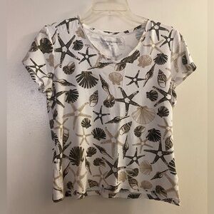 Croft & Barrow Womens Shirt M Seashell Seashells Sea Shell Print White Tan Beige